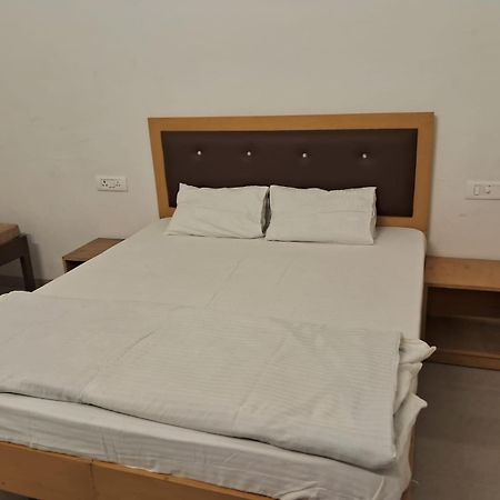 Rk Lawns Hotel Gonda Exterior foto